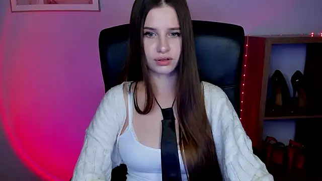 Snapshot of LuxMaya chatting on 06.16.26 LuxMaya online show from 06.16.26
