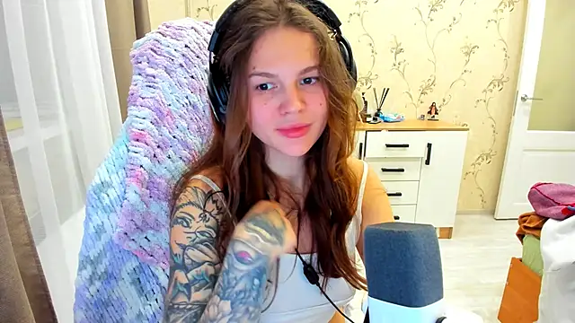 yourdreamm  online show from 10.19.25
