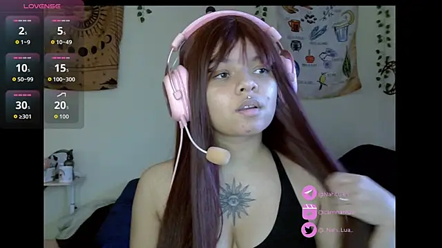 Snapshot of Nah_Lua chatting on 10.13.25 Nah Lua online show from 10.13.25