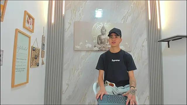 Snapshot of TWINKS_BOYS1 chatting on 01.10.26 TWINKS BOYS1 online show from 01.10.26