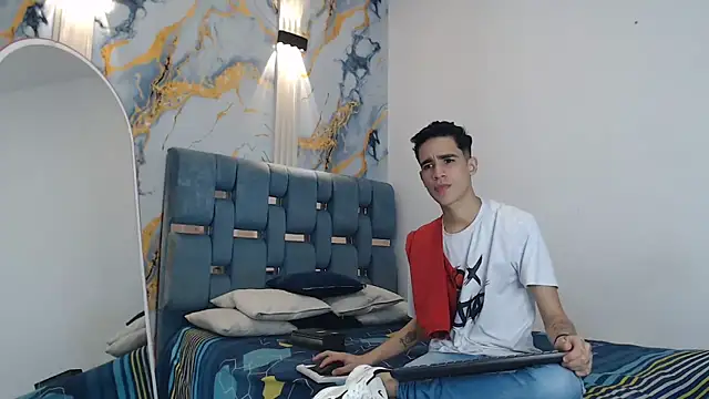 Snapshot of TWINKS_BOYS1 chatting on 01.31.26 TWINKS BOYS1 online show from 01.31.26