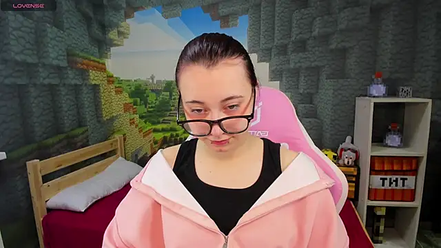 ClaraParks online show from 12.03.25