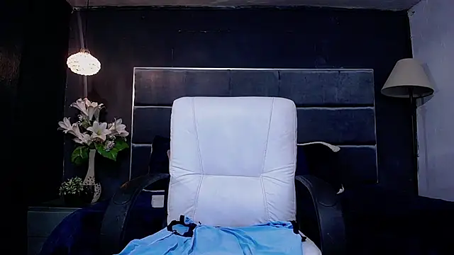 Snapshot of blackbignude chatting on 10.25.25 blackbignude online show from 10.25.25
