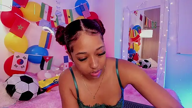 Snapshot of _Zahara_ chatting on 06.23.26 Zahara online show from 06.23.26
