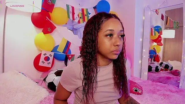 Snapshot of _Zahara_ chatting on 06.28.26 Zahara online show from 06.28.26