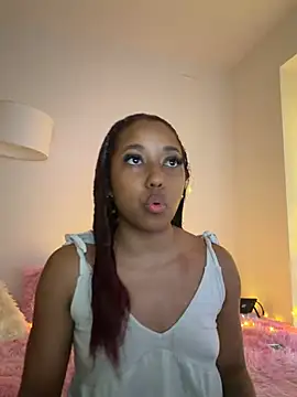Snapshot of _Zahara_ chatting on 07.31.26 Zahara online show from 07.31.26