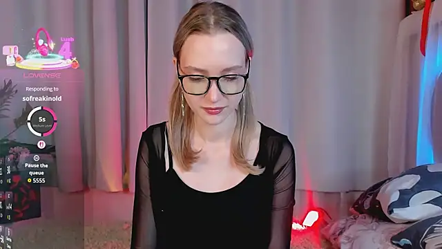 Snapshot of EllaBloom chatting on 01.15.26 EllaBloom online show from 01.15.26