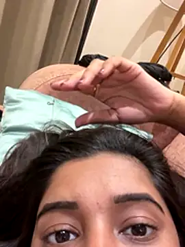 Snapshot of desitease chatting on 12.18.25 desitease online show from 12.18.25