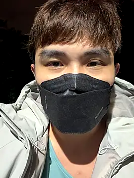 Snapshot of kirkcantop chatting on 12.21.25 kirkcantop online show from 12.21.25