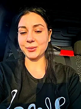 SaraViss20 online show from 12.18.25