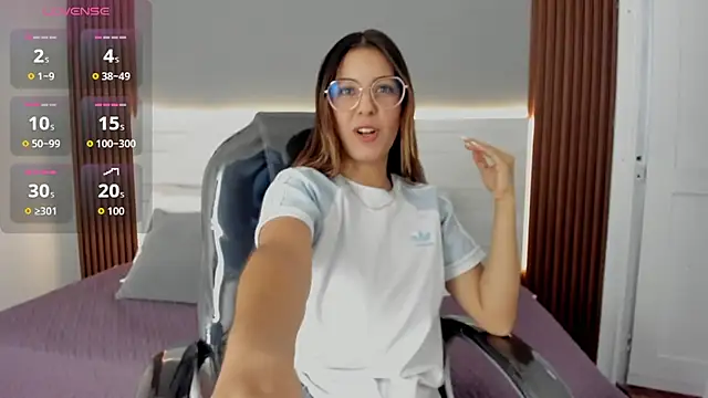 Snapshot of Emmy_Meadows chatting on 09.22.25 Emmy Meadows online show from 09.22.25