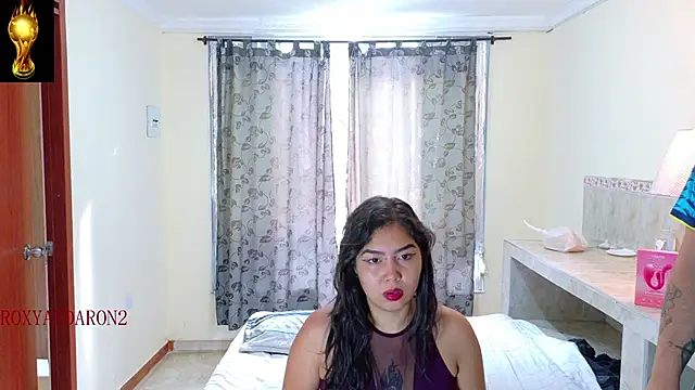 Snapshot of RoxyandAron2 chatting on 06.21.26 RoxyandAron2 online show from 06.21.26