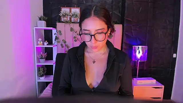 Bonnali lune online show from 10.31.25