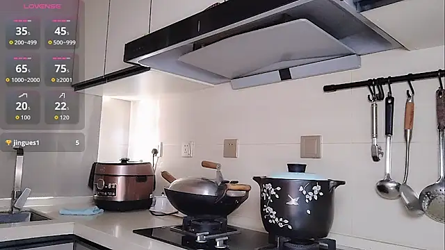 Snapshot of Coco--01 chatting on 09.14.25 Coco--01 online show from 09.14.25