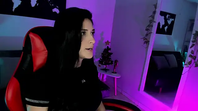 ZoeValencia1 online show from 12.17.25