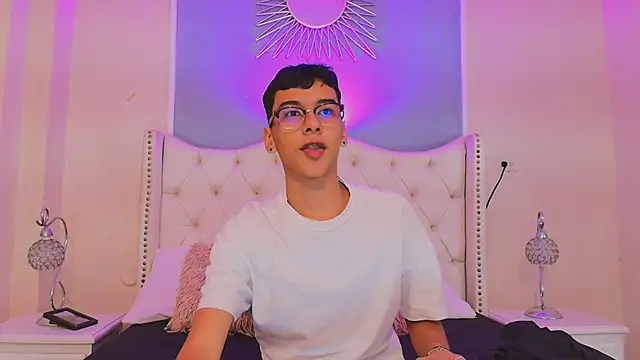 Snapshot of Aiden_Royce chatting on 09.13.25 Aiden Royce online show from 09.13.25