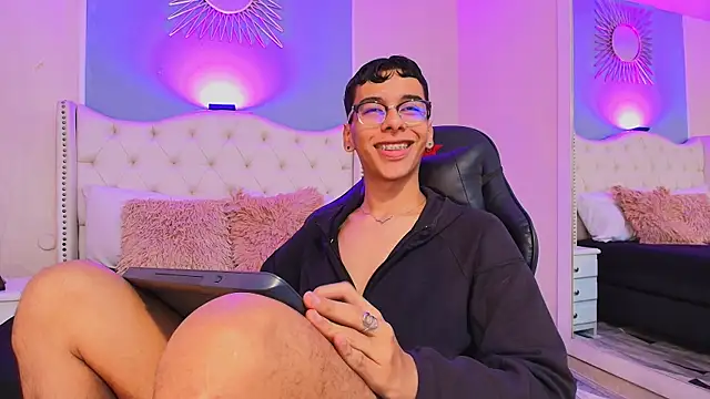 Snapshot of Aiden_Royce chatting on 09.22.25 Aiden Royce online show from 09.22.25