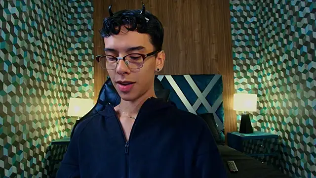 Snapshot of Aiden_Royce chatting on 10.12.25 Aiden Royce online show from 10.12.25