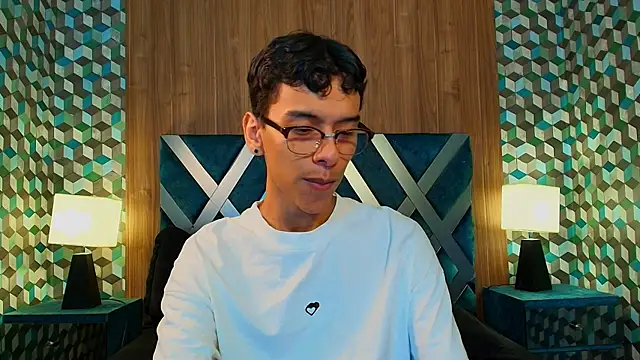 Snapshot of Aiden_Royce chatting on 10.15.25 Aiden Royce online show from 10.15.25