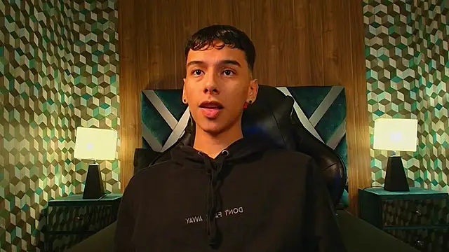 Snapshot of Aiden_Royce chatting on 10.22.25 Aiden Royce online show from 10.22.25