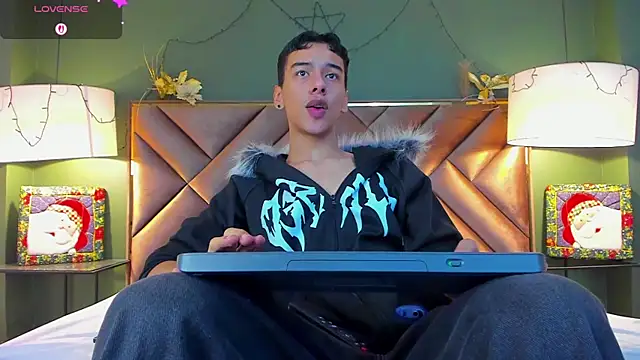 Snapshot of Aiden_Royce chatting on 12.18.25 Aiden Royce online show from 12.18.25