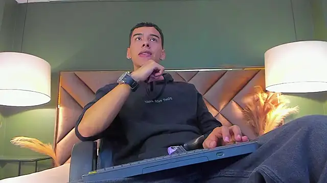 Snapshot of Aiden_Royce chatting on 01.12.26 Aiden Royce online show from 01.12.26