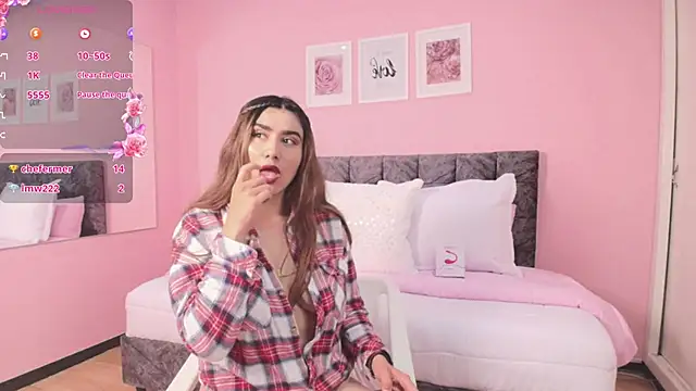 Snapshot of maddie_beauty chatting on 10.18.25 maddie beauty online show from 10.18.25