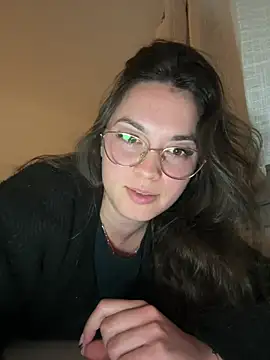 Snapshot of liloush__ chatting on 05.13.26 liloush online show from 05.13.26