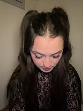 Snapshot of liloush__ chatting on 05.14.26 liloush online show from 05.14.26