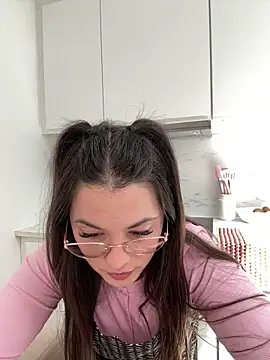 Snapshot of liloush__ chatting on 05.17.26 liloush online show from 05.17.26