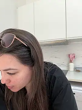 Snapshot of liloush__ chatting on 05.20.26 liloush online show from 05.20.26