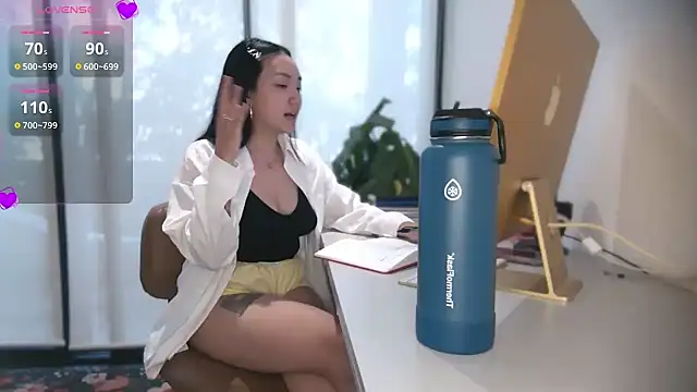 Snapshot of yuzhara chatting on 09.21.25 yuzhara online show from 09.21.25