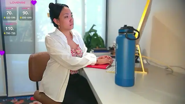 Snapshot of yuzhara chatting on 09.23.25 yuzhara online show from 09.23.25