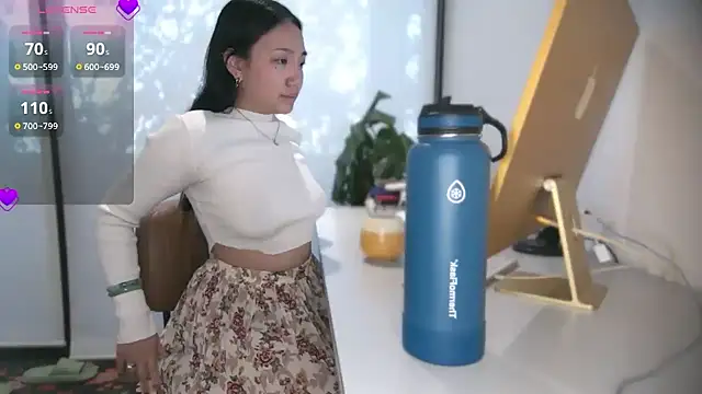 Snapshot of yuzhara chatting on 10.15.25 yuzhara online show from 10.15.25