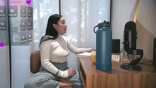 Snapshot of yuzhara chatting on 10.30.25 yuzhara online show from 10.30.25