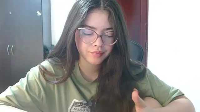 Snapshot of Valentina2390 chatting on 06.21.26 Valentina2390 online show from 06.21.26