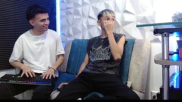 Snapshot of Isaac_tan chatting on 09.22.25 Isaac tan online show from 09.22.25