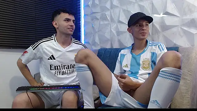 Snapshot of Isaac_tan chatting on 09.27.25 Isaac tan online show from 09.27.25