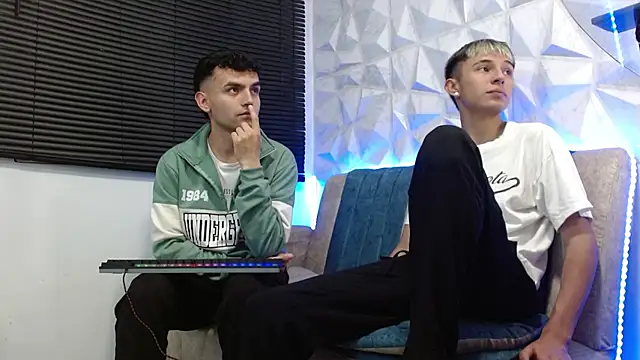 Snapshot of Isaac_tan chatting on 10.13.25 Isaac tan online show from 10.13.25