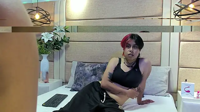 Snapshot of AnnieAndReach chatting on 10.15.25 AnnieAndReach online show from 10.15.25