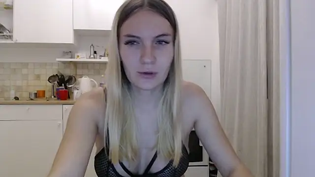 Snapshot of ProstoMaria chatting on 10.26.25 ProstoMaria online show from 10.26.25