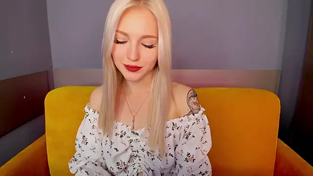 LisaFoxyMe online show from 10.29.25