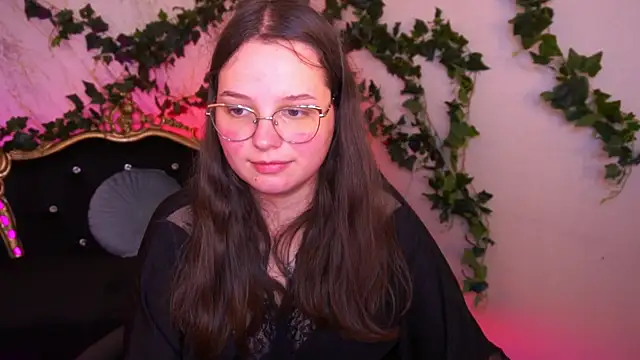 SophieDreamss online show from 10.28.25