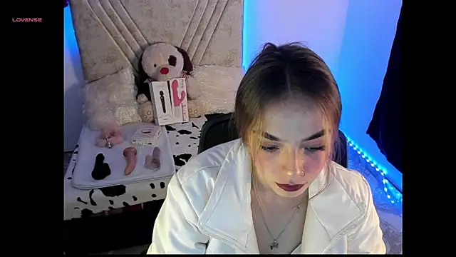 Mia Victoria22 online show from 04.28.26