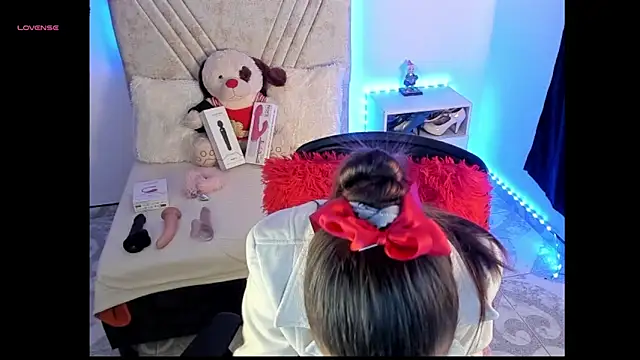 Mia Victoria22 online show from 05.19.26