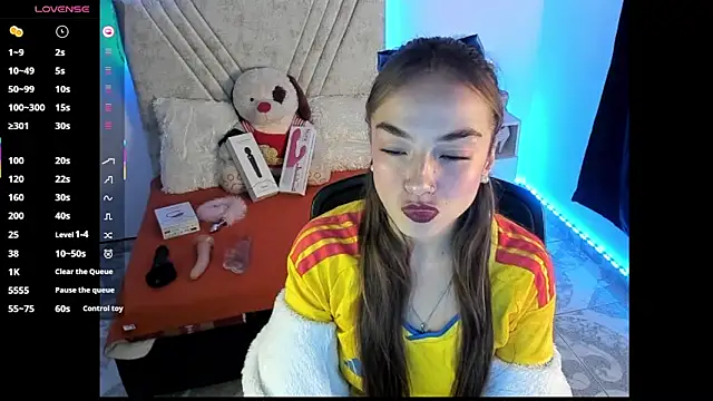 Mia Victoria22 online show from 07.21.26