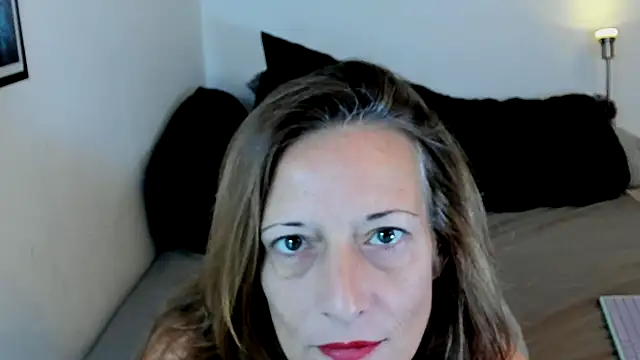 Snapshot of FrauMueller chatting on 11.29.25 FrauMueller online show from 11.29.25