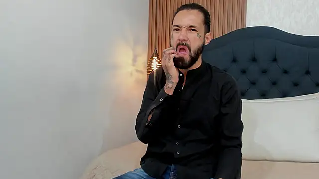 Hisoka 011 online show from 02.15.26