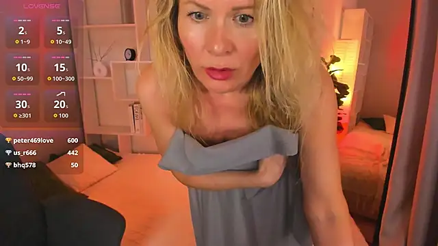 Julia Giulia online show from 05.04.26