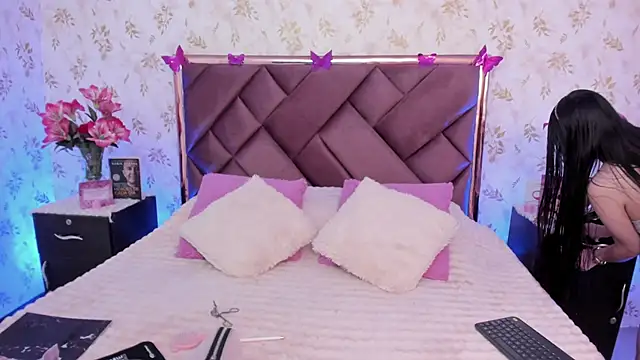 Snapshot of Eva_Alzair chatting on 12.13.25 Eva Alzair online show from 12.13.25